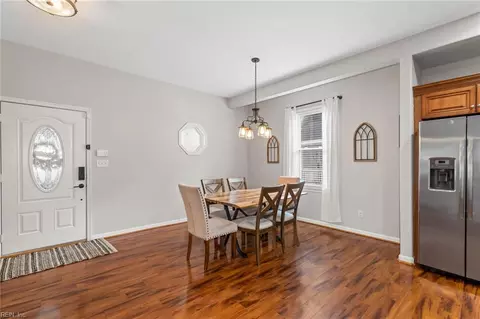 Entry Way - 125 E Lorengo Ave, Norfolk, VA 23503 photo 5 of 10
