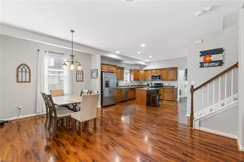 Entry Way - 125 E Lorengo Ave, Norfolk, VA 23503 photo 4 of 10