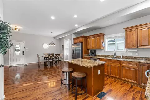 Entry Way - 125 E Lorengo Ave, Norfolk, VA 23503 photo 10 of 10