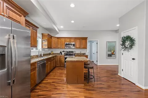 Entry Way - 125 E Lorengo Ave, Norfolk, VA 23503 photo 7 of 10