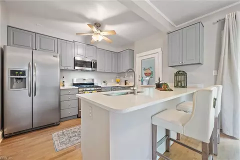 72 Algonquin Rd, Hampton, VA 23661