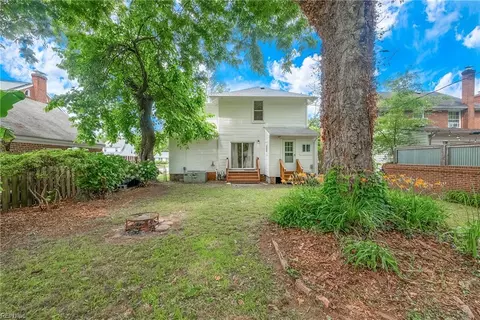 Exterior - 72 Algonquin Rd, Hampton, VA 23661 photo 7 of 14