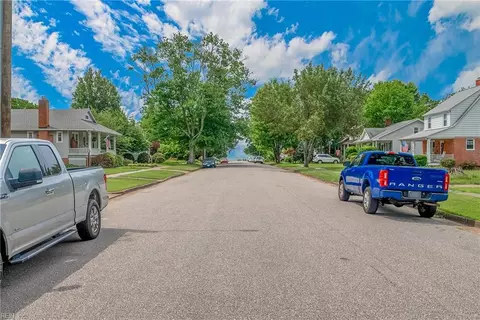 Exterior - 72 Algonquin Rd, Hampton, VA 23661 photo 5 of 14