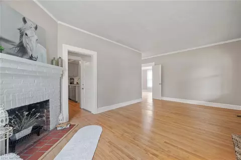 Living - 72 Algonquin Rd, Hampton, VA 23661 photo 2 of 3