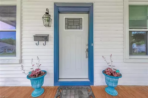 Exterior - 72 Algonquin Rd, Hampton, VA 23661 photo 4 of 14
