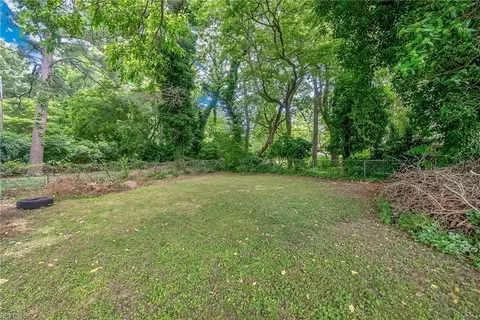 Exterior - 72 Algonquin Rd, Hampton, VA 23661 photo 10 of 14