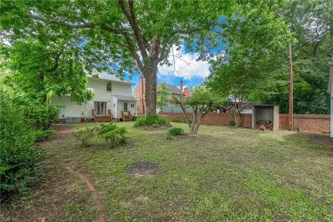 Exterior - 72 Algonquin Rd, Hampton, VA 23661 photo 6 of 14