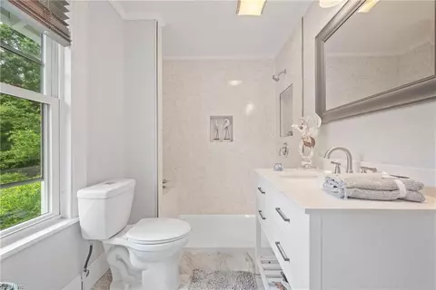 Bath - 72 Algonquin Rd, Hampton, VA 23661 photo 2 of 2