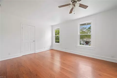 Bedroom - 72 Algonquin Rd, Hampton, VA 23661 photo 3 of 7