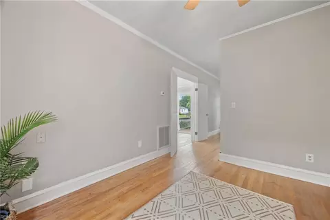 Entry Way - 72 Algonquin Rd, Hampton, VA 23661 photo 2 of 5
