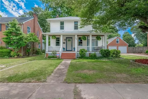 Exterior - 72 Algonquin Rd, Hampton, VA 23661 photo 2 of 14