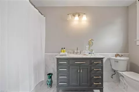 Bath - 72 Algonquin Rd, Hampton, VA 23661 photo 1 of 2