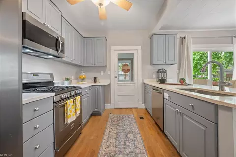 Entry Way - 72 Algonquin Rd, Hampton, VA 23661 photo 1 of 5