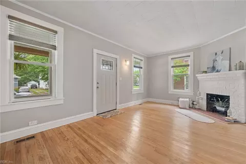 Living - 72 Algonquin Rd, Hampton, VA 23661 photo 1 of 3