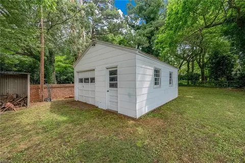 Exterior - 72 Algonquin Rd, Hampton, VA 23661 photo 9 of 14