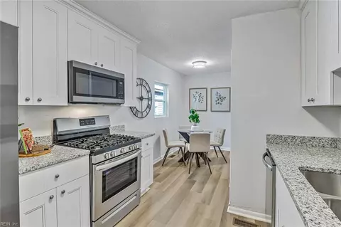 Kitchen - 633 Hemlock Ave, Hampton, VA 23661 photo 2 of 2