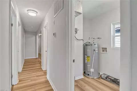 Entry Way - 633 Hemlock Ave, Hampton, VA 23661 photo 2 of 4