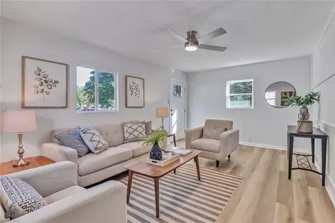 Living - 633 Hemlock Ave, Hampton, VA 23661 photo 3 of 3