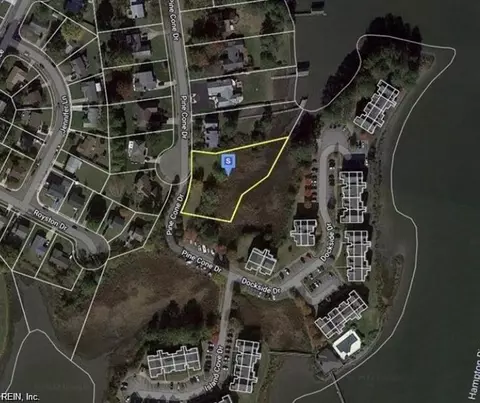 39 Pine Cone Dr, Hampton, VA 23669