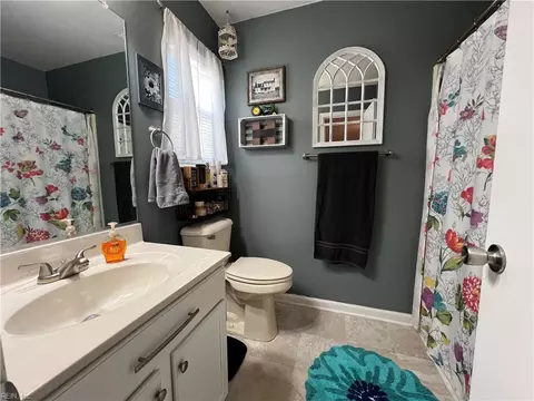 Bath - 111 Eagle Point Cres, Suffolk, VA 23434 photo 1 of 2