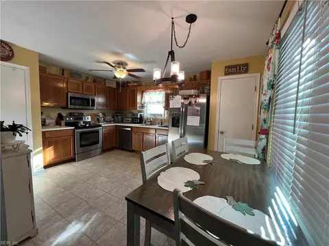 Kitchen - 111 Eagle Point Cres, Suffolk, VA 23434 photo 2 of 2
