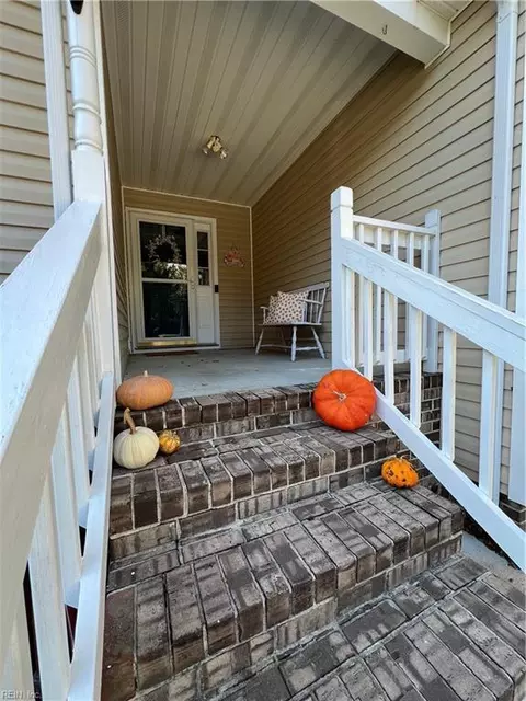 Exterior - 111 Eagle Point Cres, Suffolk, VA 23434 photo 6 of 8