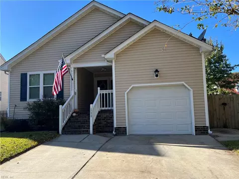 Exterior - 111 Eagle Point Cres, Suffolk, VA 23434 photo 2 of 8