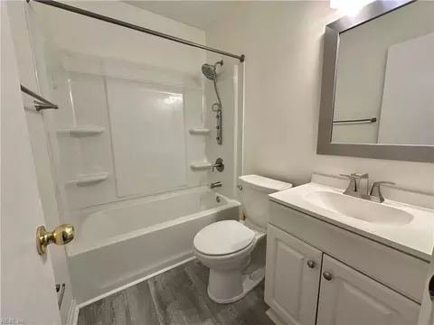 Bath - 1943 Long Green Ln, Hampton, VA 23663 photo 1 of 1