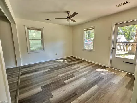 Living - 1943 Long Green Ln, Hampton, VA 23663 photo 4 of 4
