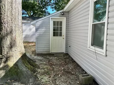 Exterior - 1943 Long Green Ln, Hampton, VA 23663 photo 4 of 4