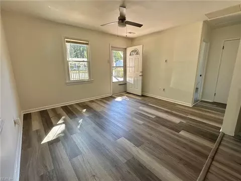 Living - 1943 Long Green Ln, Hampton, VA 23663 photo 3 of 4