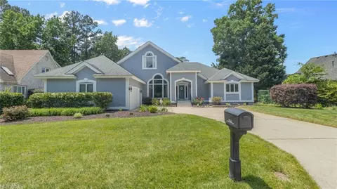216 Marsh Island Dr, Chesapeake, VA 23320