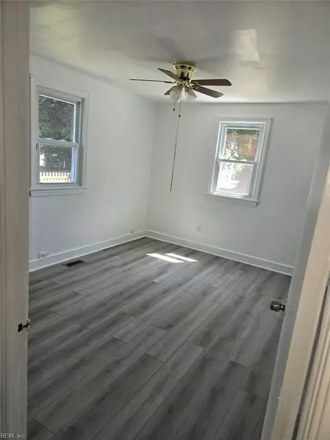 407 W Pembroke Ave, Hampton, VA 23669 photo 5