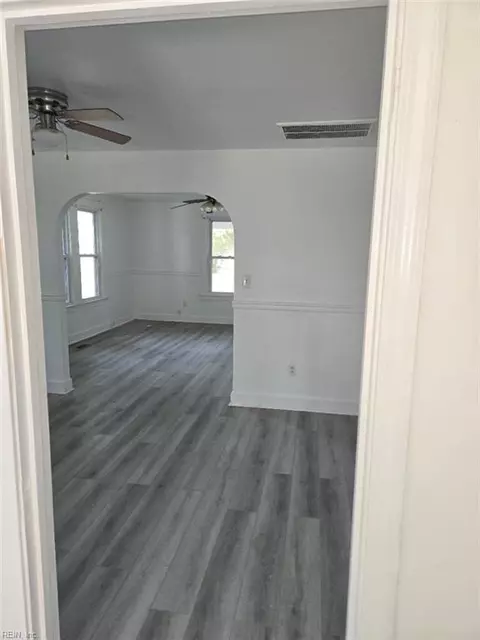 407 W Pembroke Ave, Hampton, VA 23669 photo 2