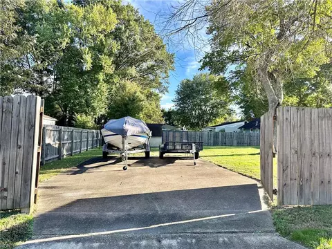 320 Cynthia Dr, Hampton, VA 23666 photo 2