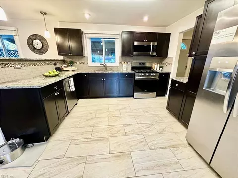 320 Cynthia Dr, Hampton, VA 23666 photo 7