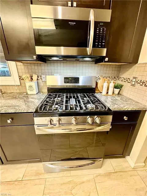 320 Cynthia Dr, Hampton, VA 23666 photo 9