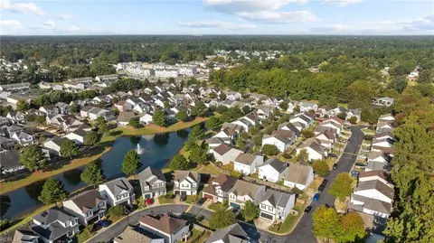 View/Area - 4124 River Breeze Cir, Chesapeake, VA 23321 photo 4 of 8