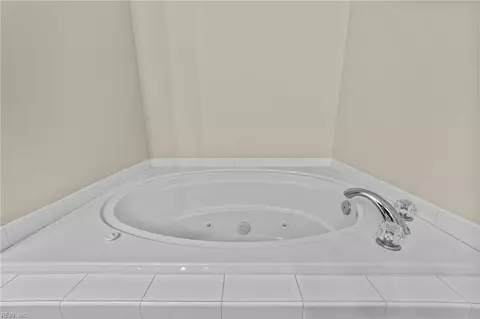 Bath - 4124 River Breeze Cir, Chesapeake, VA 23321 photo 2 of 4