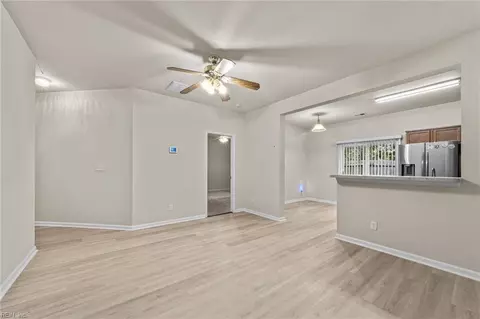 Living - 4124 River Breeze Cir, Chesapeake, VA 23321 photo 3 of 7