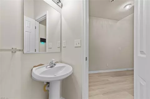 Bath - 4124 River Breeze Cir, Chesapeake, VA 23321 photo 3 of 4
