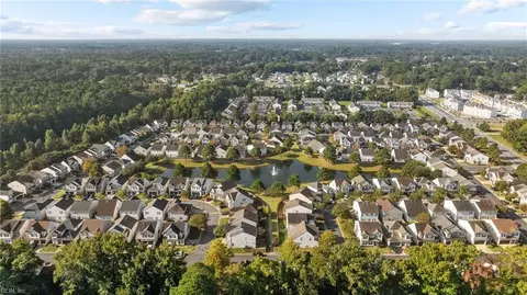 View/Area - 4124 River Breeze Cir, Chesapeake, VA 23321 photo 3 of 8