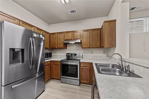 Kitchen - 4124 River Breeze Cir, Chesapeake, VA 23321 photo 3 of 5