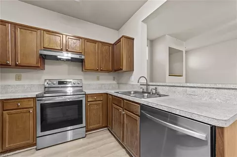 Kitchen - 4124 River Breeze Cir, Chesapeake, VA 23321 photo 2 of 5