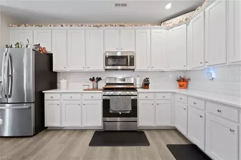 Kitchen - 12 E Berkley Dr, Hampton, VA 23663 photo 3 of 4