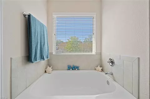 Bath - 12 E Berkley Dr, Hampton, VA 23663 photo 2 of 2