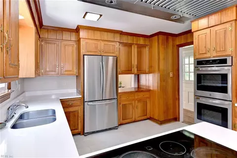 291 E Queens Dr, Williamsburg, VA 23185 photo 17