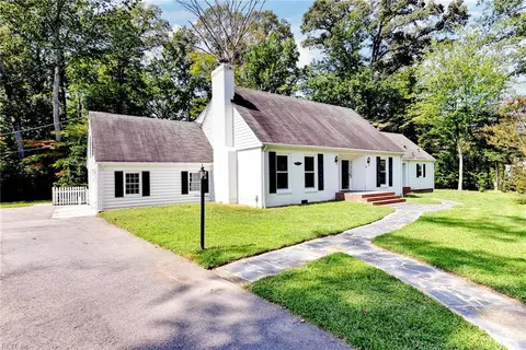 291 E Queens Dr, Williamsburg, VA 23185