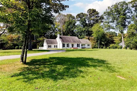 291 E Queens Dr, Williamsburg, VA 23185 photo 2