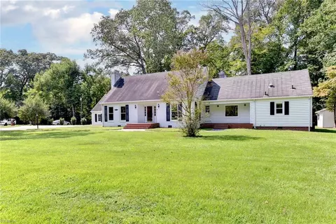 291 E Queens Dr, Williamsburg, VA 23185 photo 3